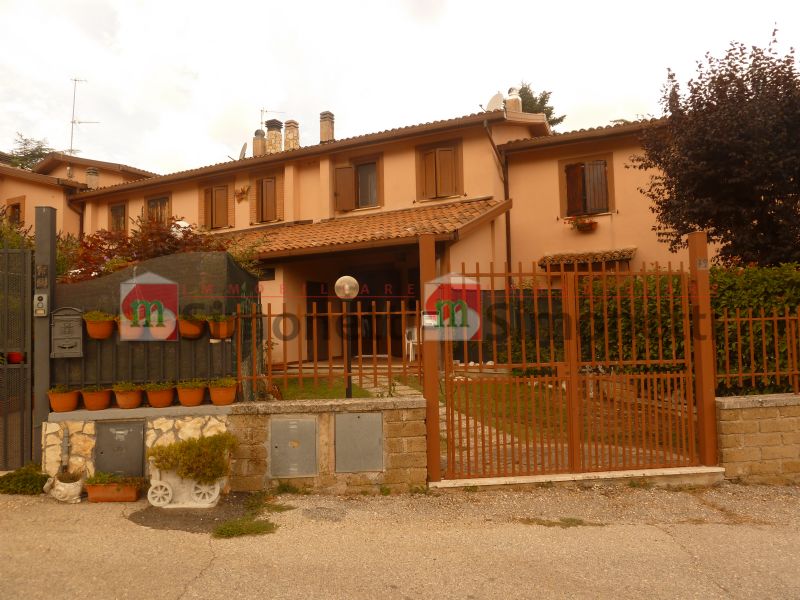 Villa a Schiera Rocca di Botte via portonaccio 79