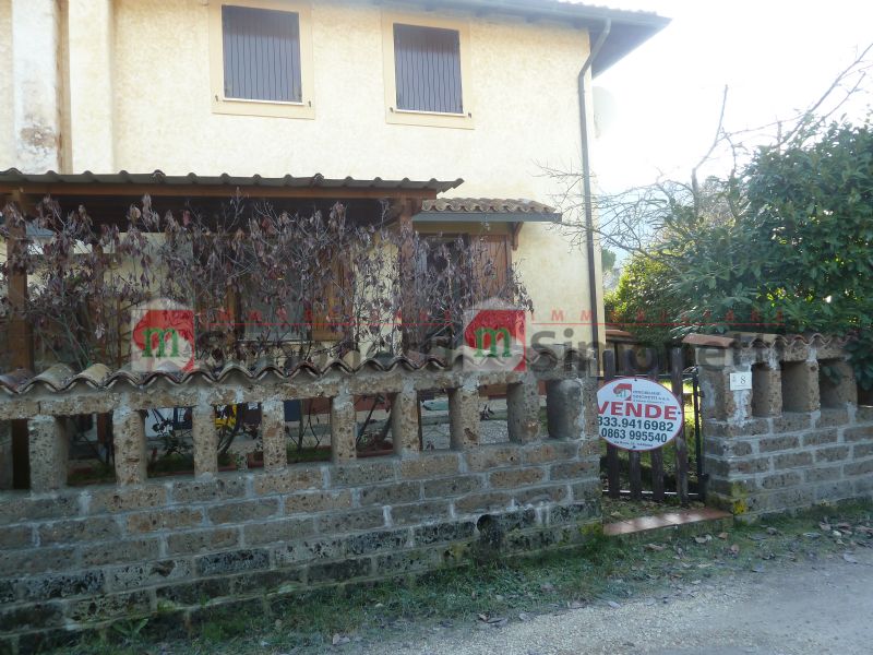 Villa a Schiera Rocca di Botte via valle stanghetta 18