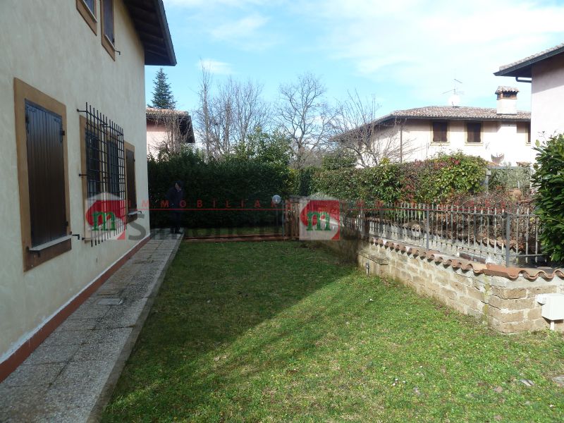 Villa a Schiera Rocca di Botte via della stanghetta 28